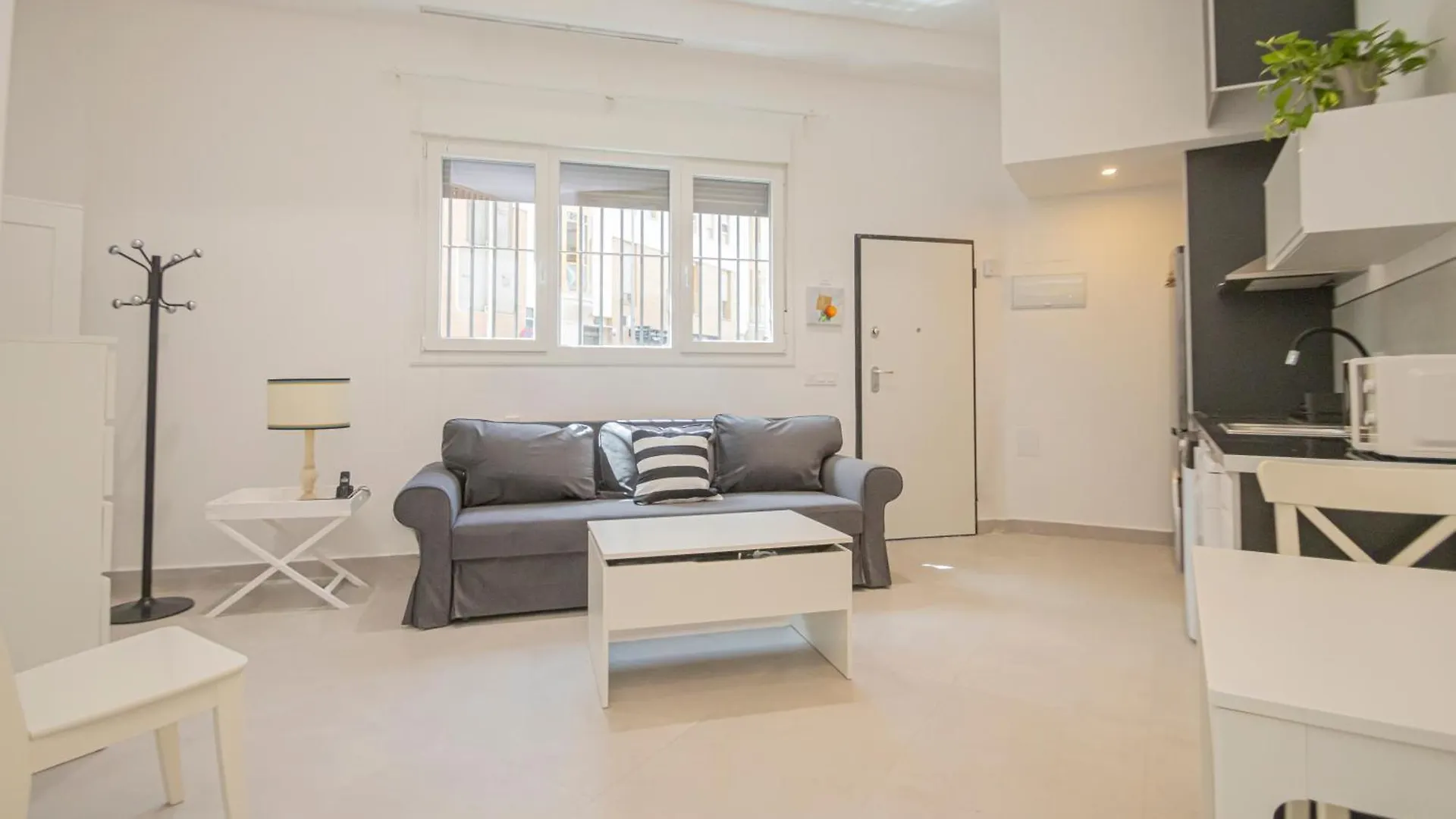 New Luxury And Sunny 2Br Apartment Premium Spot Siviglia